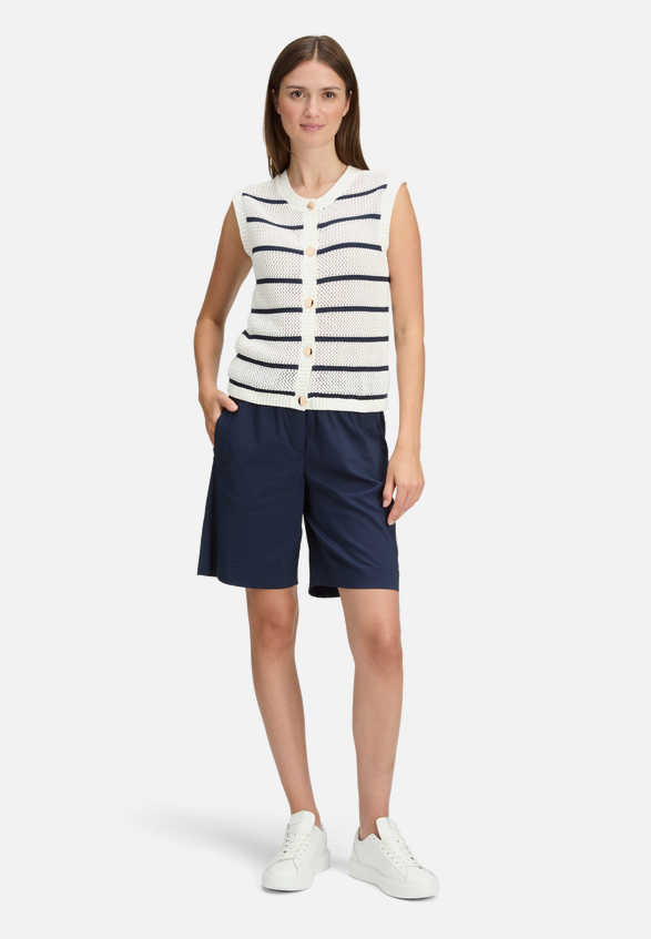 Bermuda mit elastischem Bund / Modellfoto Vorderseite (Outfit)