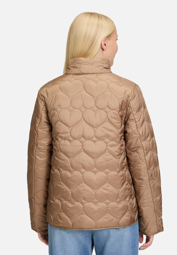 Outdoorjacke mit Steppungen / Modellfoto Rückseite