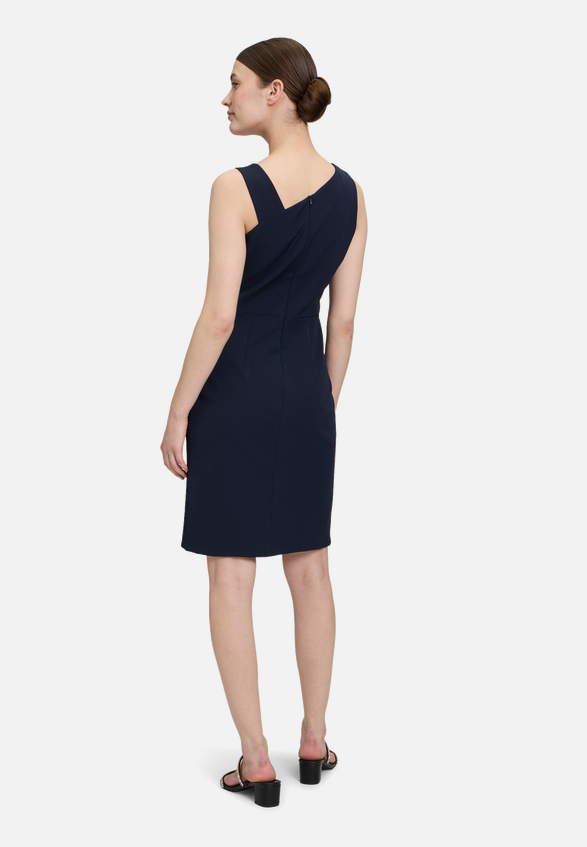 Cocktailkleid ohne Arm / Modellfoto Rückseite