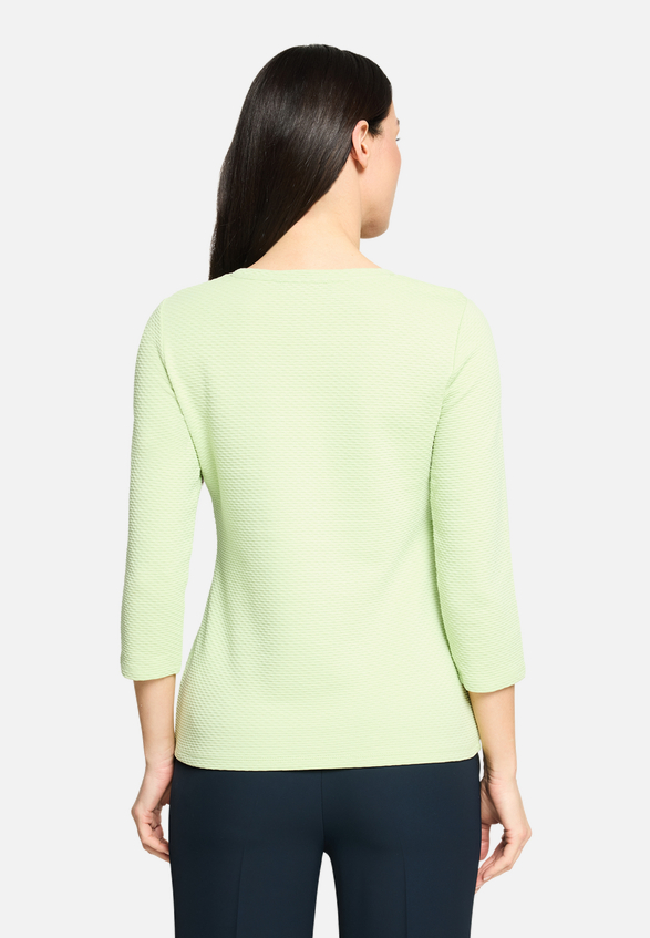Basic Shirt mit Struktur / Modellfoto Rückseite