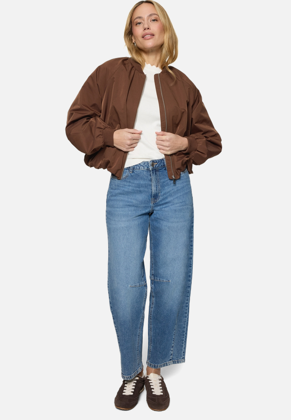 Bomberjacke  mit Reißverschluss  / Modellfoto Vorderseite (Outfit)