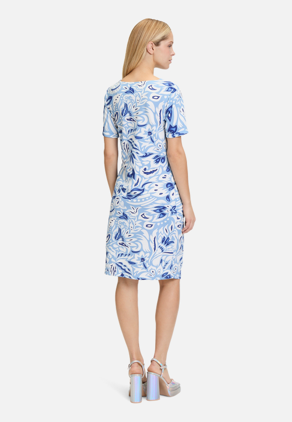 Casual-Kleid mit Muster / Modellfoto Rückseite