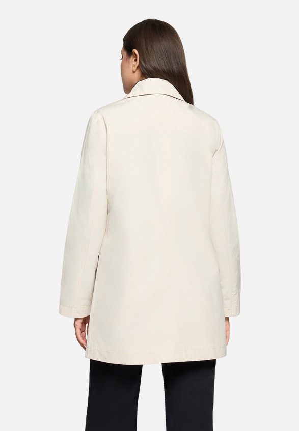 Sommerjacke mit Kapuze / Modellfoto Rückseite