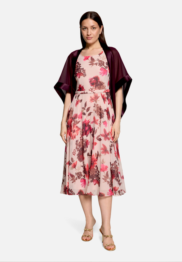 Chiffonstola mit 3/4 Arm / Modellfoto Vorderseite (Outfit)