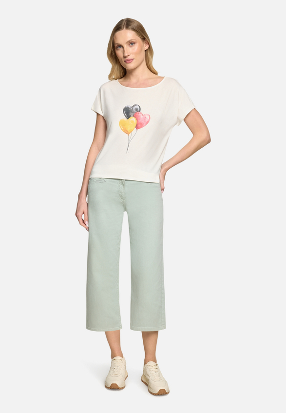 WM Fan Shirt mit U-Boot Ausschnitt  / Modellfoto Vorderseite (Outfit)