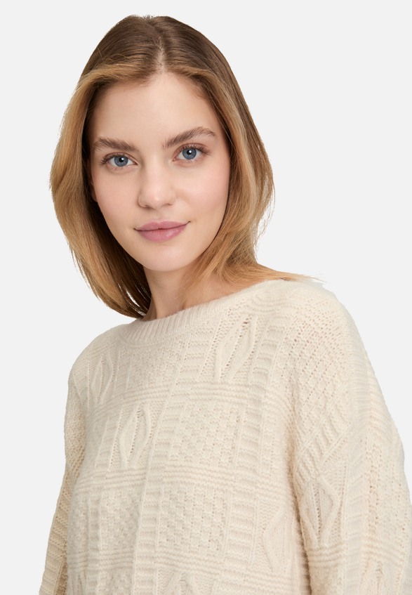 Grobstrick-Pullover mit Effektgarn / Detailbild