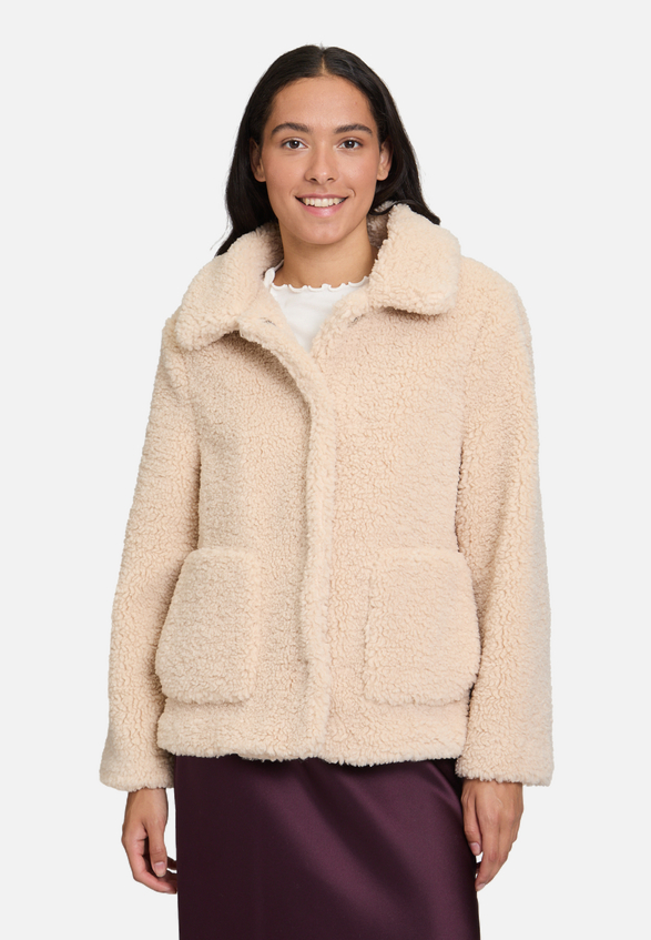 Plüschjacke mit Kragen / Modellfoto Vorderseite