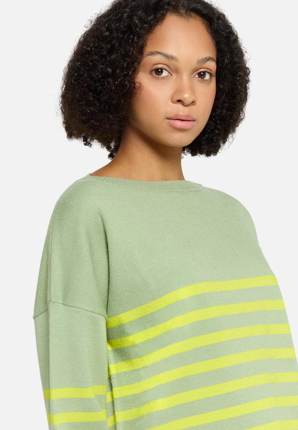 Strickpullover mit U-Boot-Ausschnitt / Detailbild