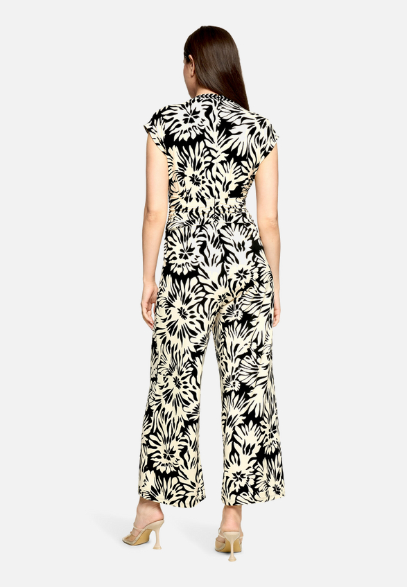 Jumpsuit in 7/8 Länge / Modellfoto Rückseite