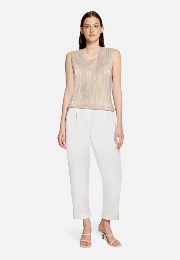 Casual-Shirt mit Glanzeffekt / Modellfoto Vorderseite (Outfit)