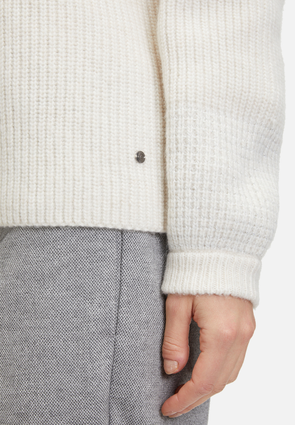Strickpullover mit Schmuckkanten / Detailbild