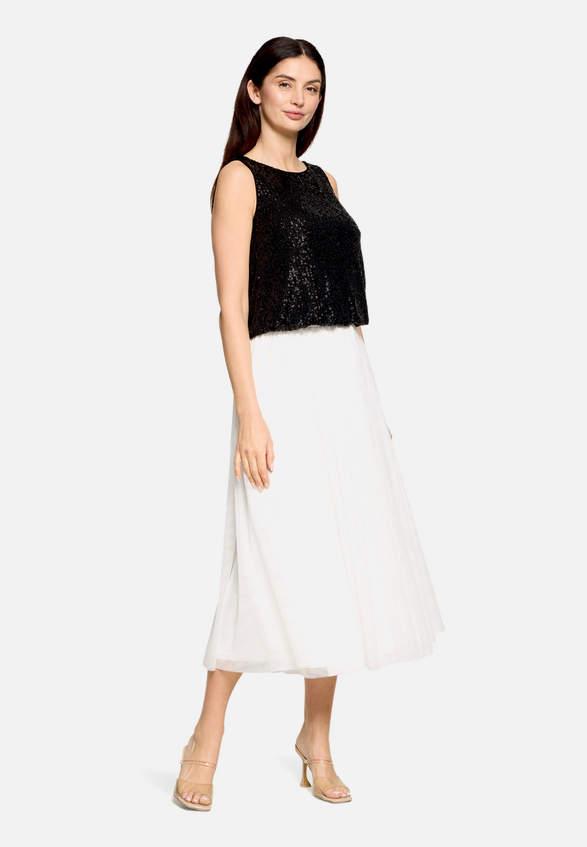 Pailletten-Top im Glitzer-Look / Modellfoto Vorderseite (Outfit)