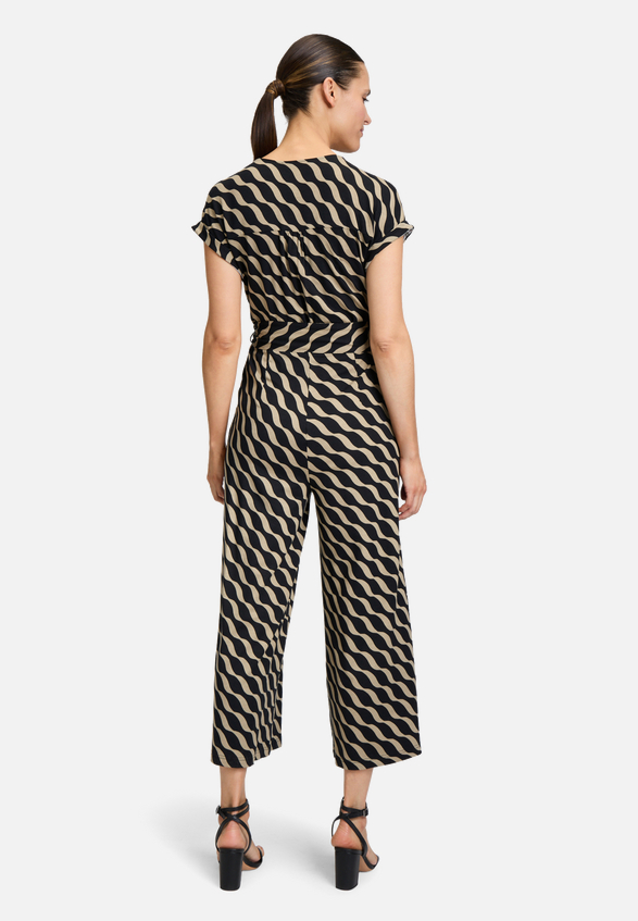 Jumpsuit mit Eingrifftaschen / Modellfoto Rückseite
