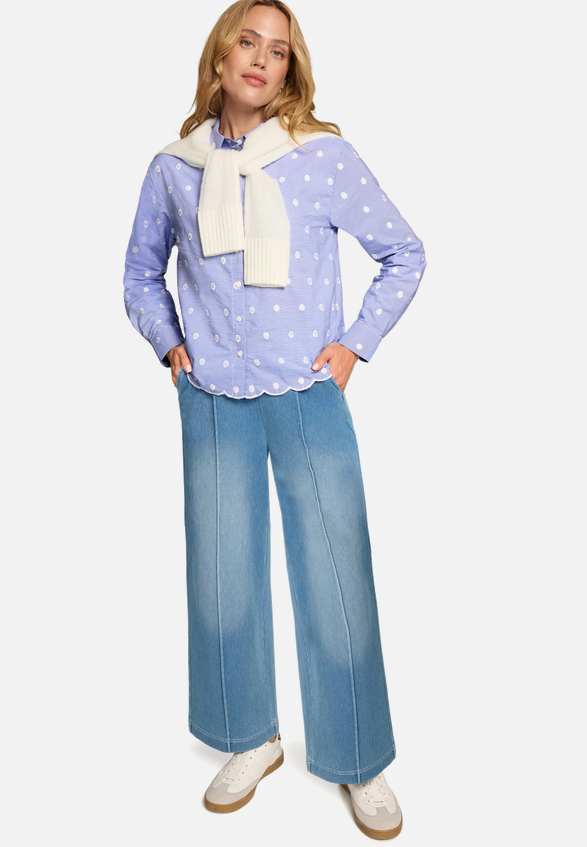 Bluse mit Streifen und Stickerei / Modellfoto Vorderseite (Outfit)