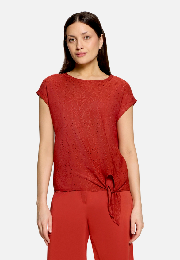 Casual-Shirt mit Struktur / Modellfoto Vorderseite