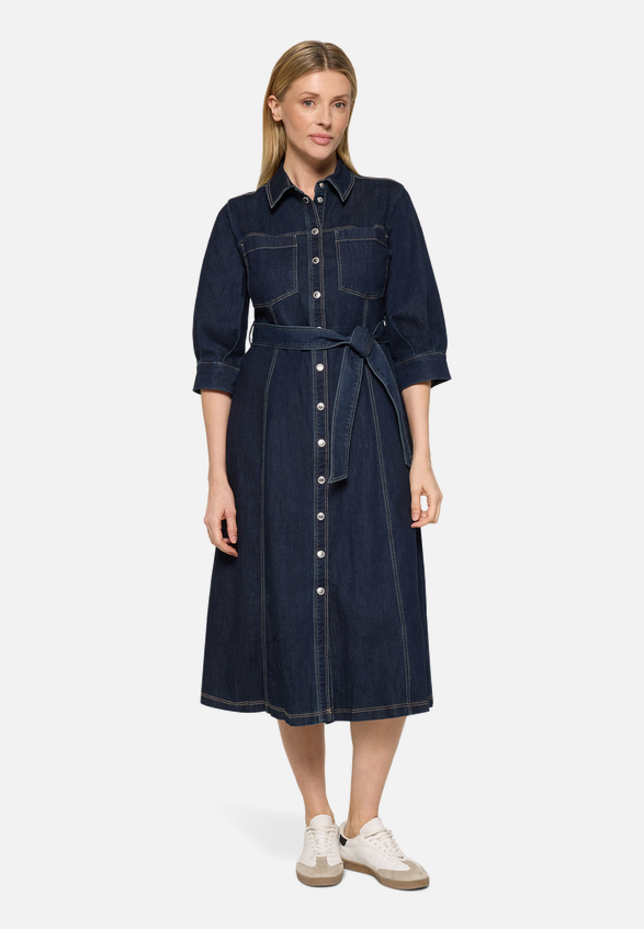 Hemdblusenkleid mit Knopfleiste / Modellfoto Vorderseite