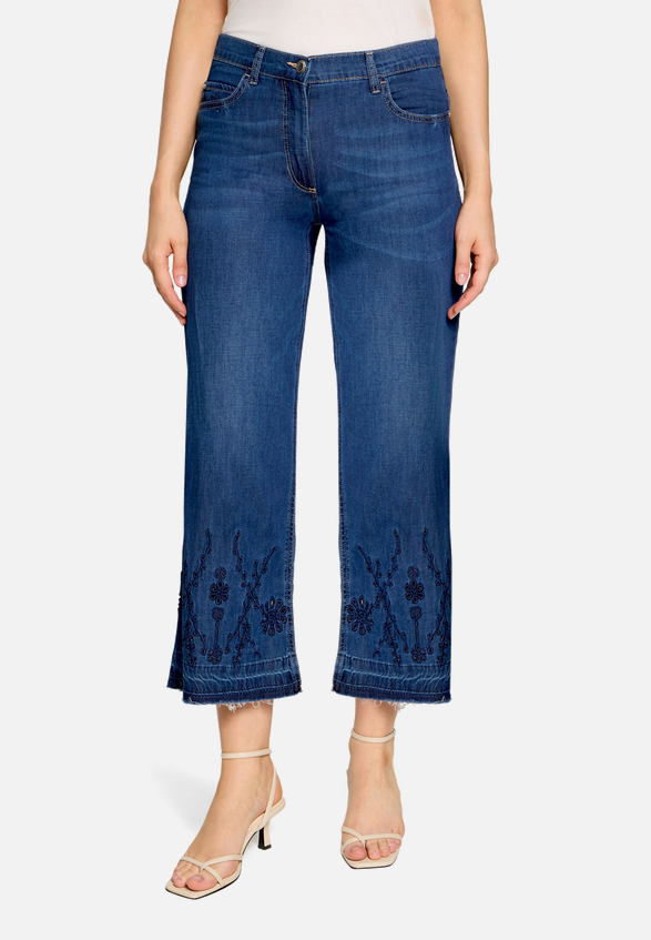 Casual-Hose mit Waschung / Modellfoto Vorderseite