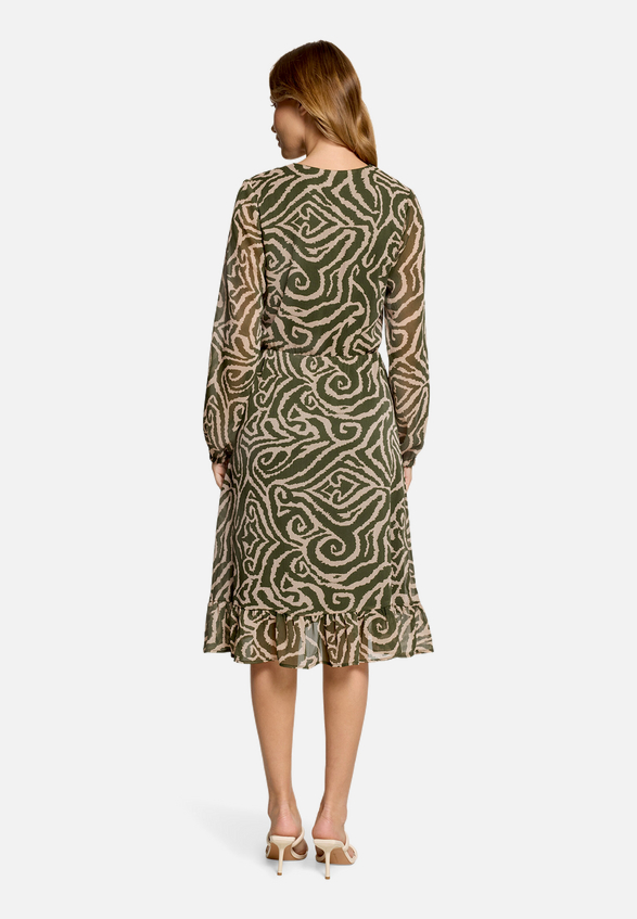 Chiffonkleid mit Muster / Modellfoto Rückseite