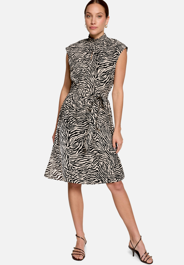 Midikleid  mit Zebraprint  / Modellfoto Vorderseite