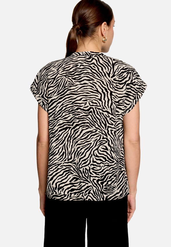 Schlupfbluse mit Zebraprint  / Modellfoto Rückseite