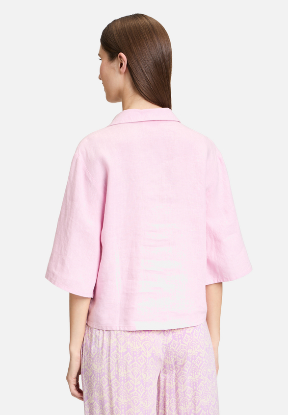 Leinenbluse mit Kragen / Modellfoto Rückseite