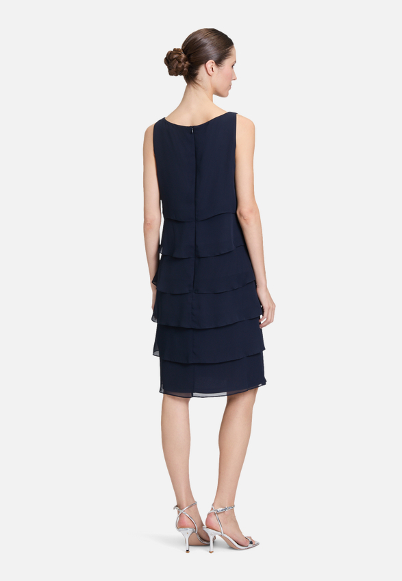 Cocktailkleid mit Volant / Modellfoto Rückseite