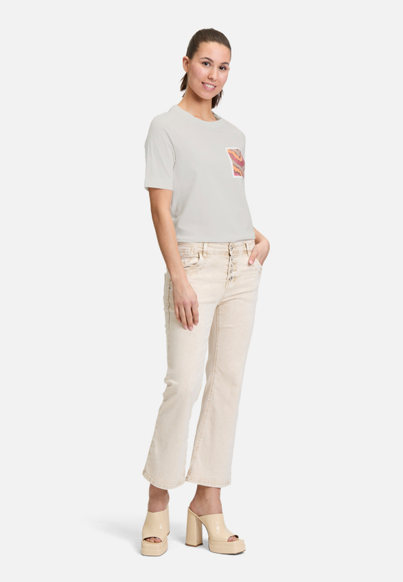 Halbarm-Shirt mit Rundhalsausschnitt / Modellfoto Vorderseite (Outfit)