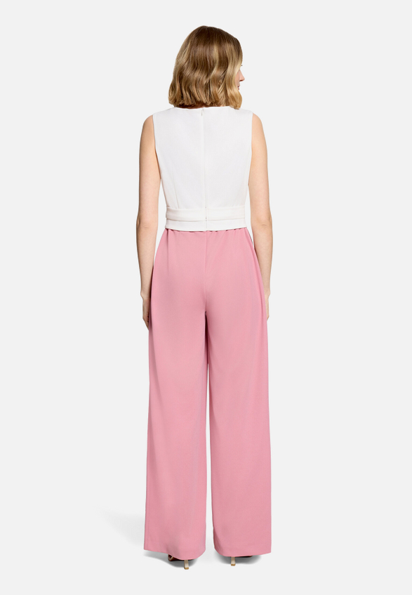 Jumpsuit mit weitem Bein / Modellfoto Rückseite