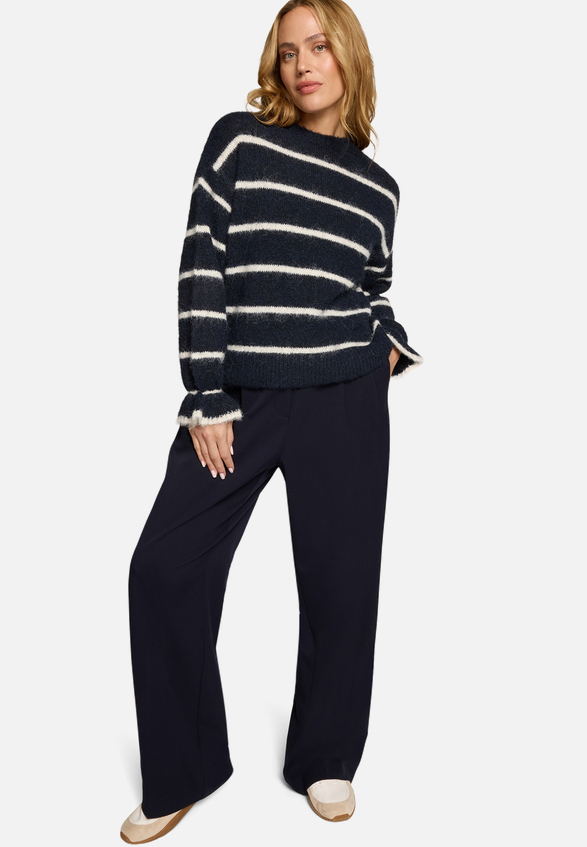 Pullover gestreift mit Wolle / Modellfoto Vorderseite (Outfit)
