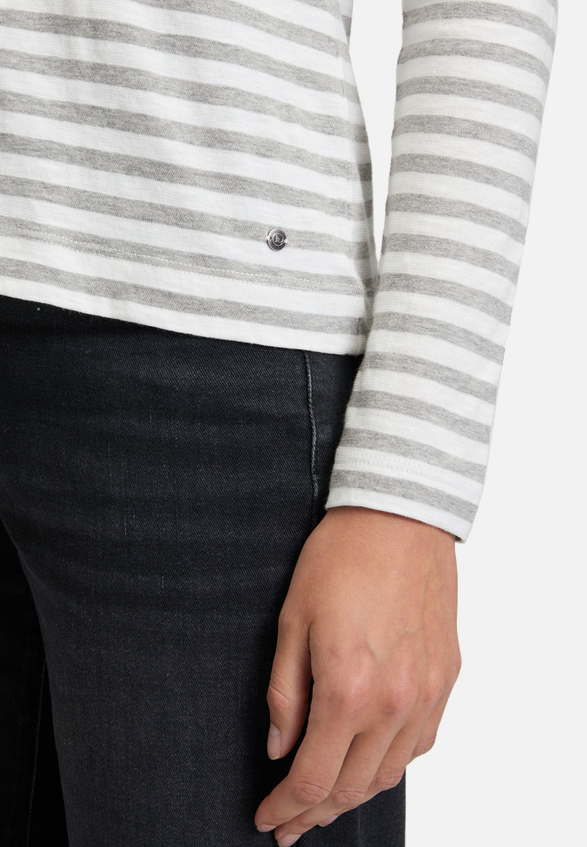 Ringelshirt mit U-Boot-Ausschnitt / Detailbild
