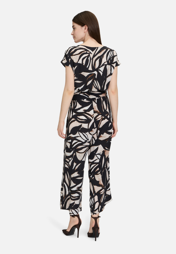 Jumpsuit mit U-Boot-Ausschnitt / Modellfoto Rückseite