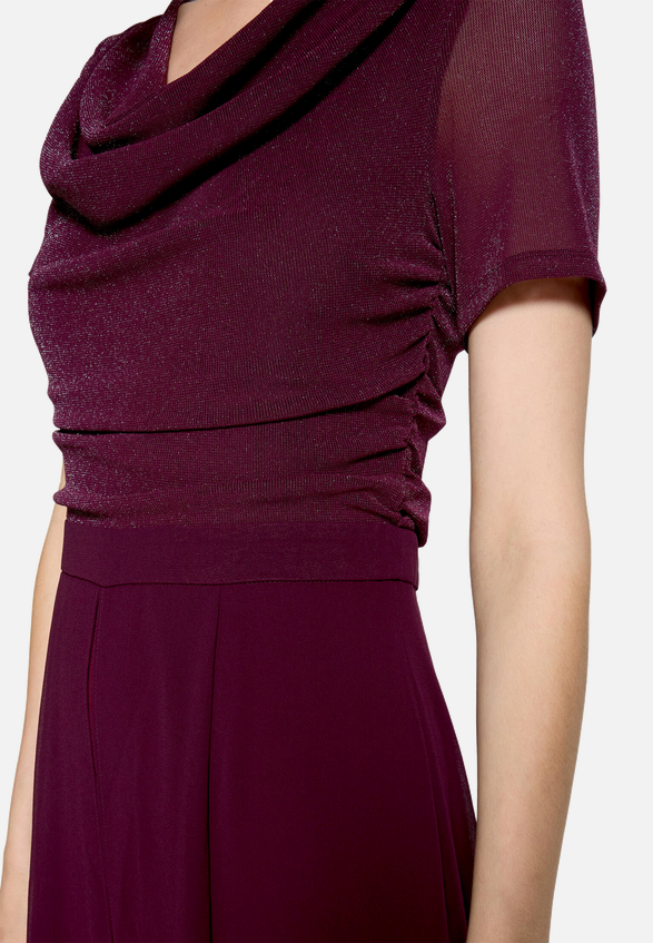 Jumpsuit mit Wasserfallausschnitt / Detailbild