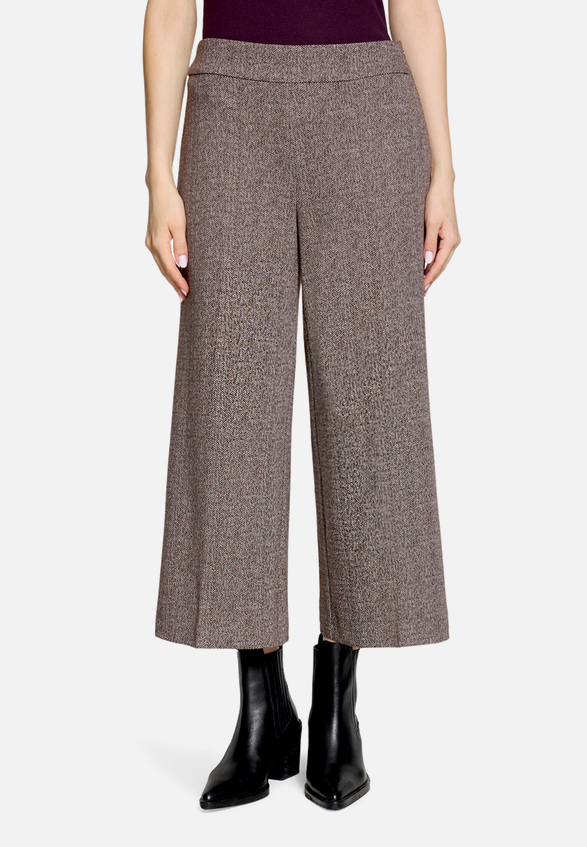 Culotte mit Bügelfalte / Modellfoto Vorderseite
