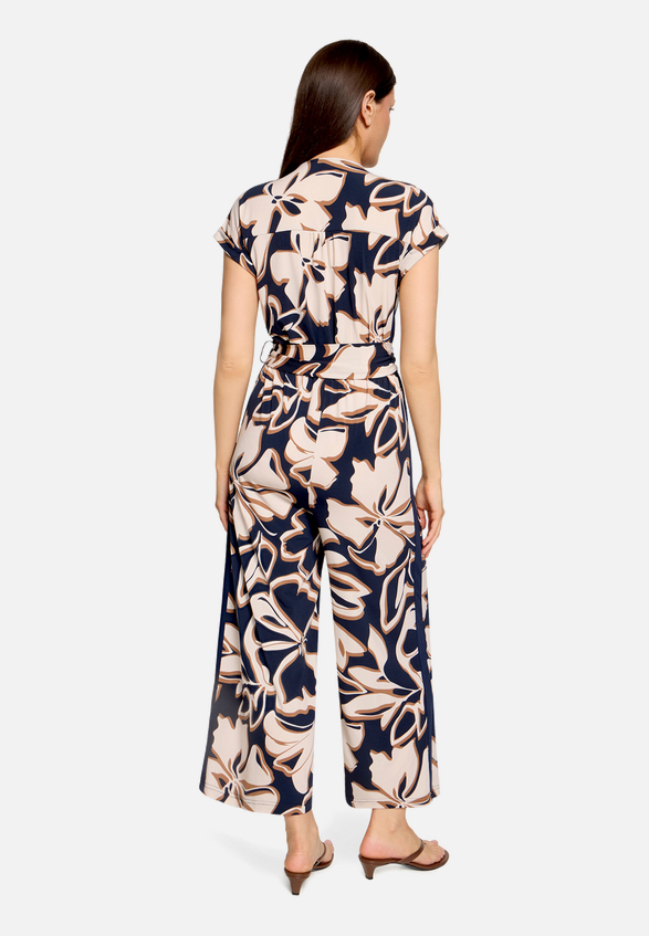 Jumpsuit  mit floralem Muster  / Modellfoto Rückseite