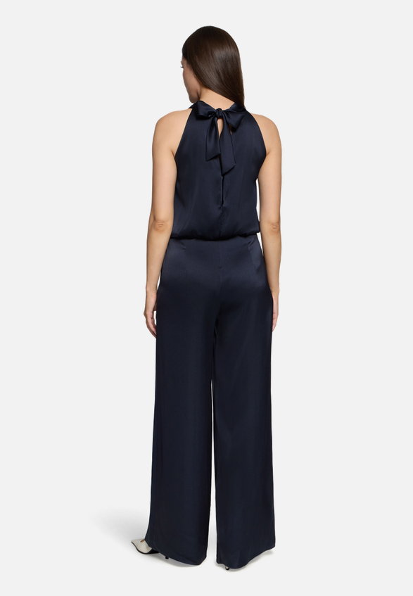 Jumpsuit mit Taschen / Modellfoto Rückseite