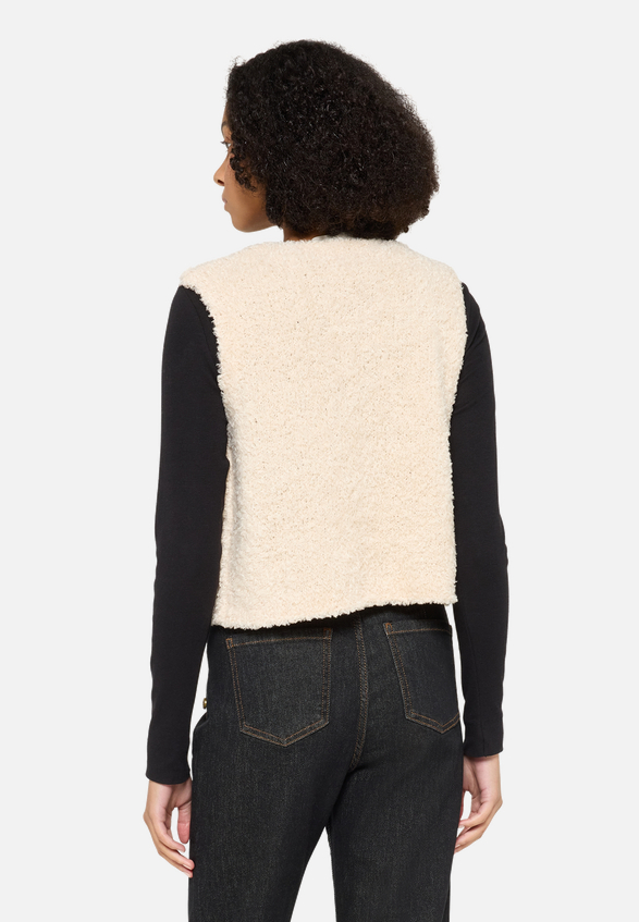 Strickweste mit Rundhalsausschnitt / Modellfoto Rückseite