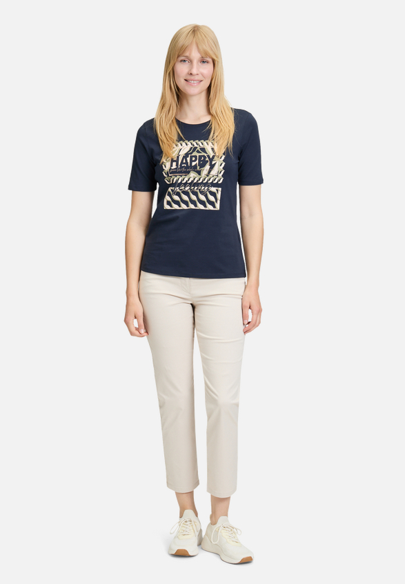 Basic Shirt mit Placement / Modellfoto Vorderseite (Outfit)