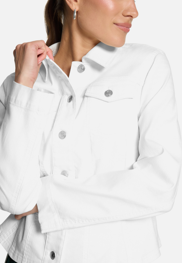 Jeansjacke tailliert mit Knopfleiste / Detailbild