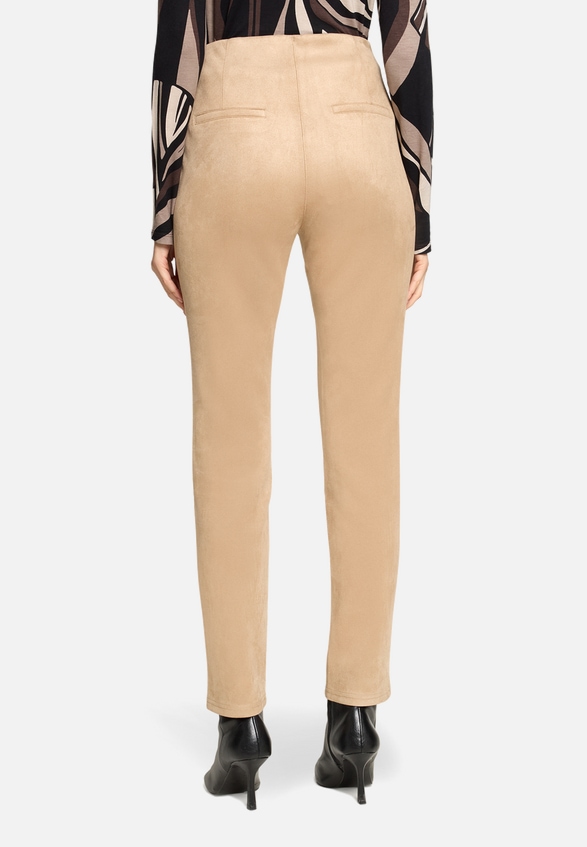 Kunstlederhose  aus Velour Style Selina Fashion  / Modellfoto Rückseite