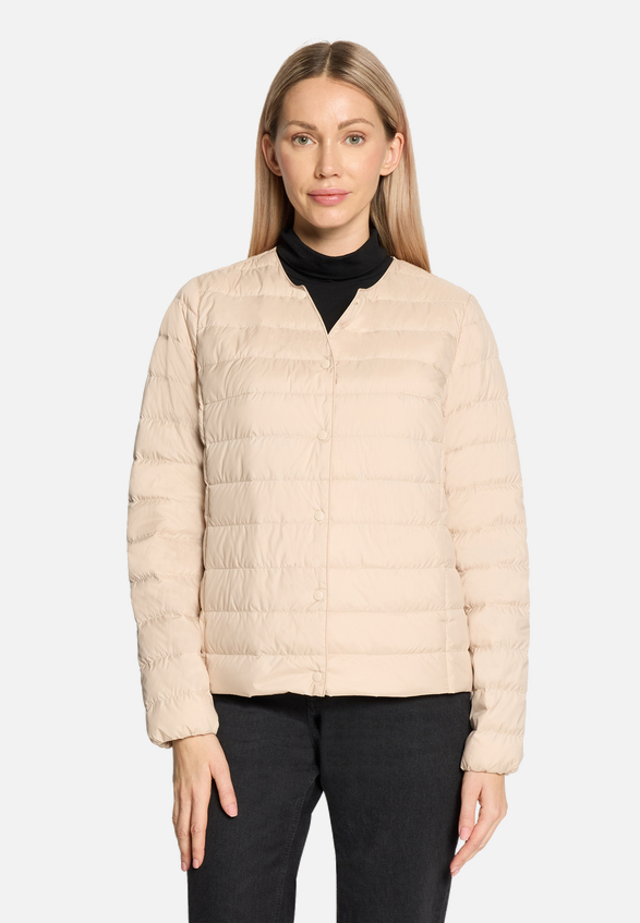 Daunen-Steppjacke mit Rundhalsausschnitt / Modellfoto Vorderseite