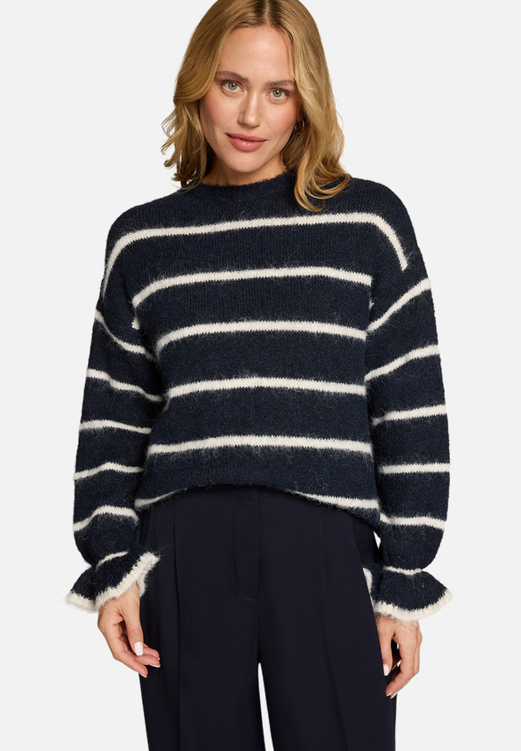 Pullover gestreift mit Wolle / Modellfoto Vorderseite