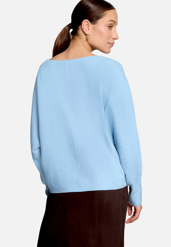 Strickpullover mit Fledermausärmeln mit Fledermausärmeln / Modellfoto Rückseite