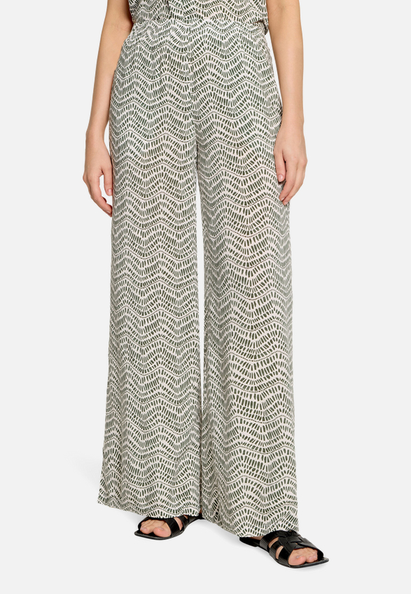 Palazzo-Hose mit Bindegürtel / Modellfoto Vorderseite