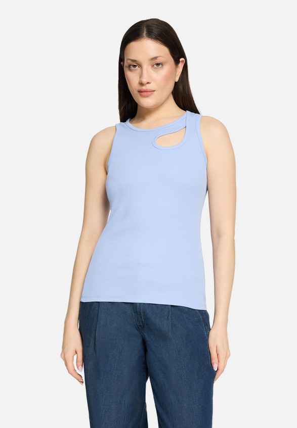 Basic-Top mit Rundhalsausschnitt / Modellfoto Vorderseite