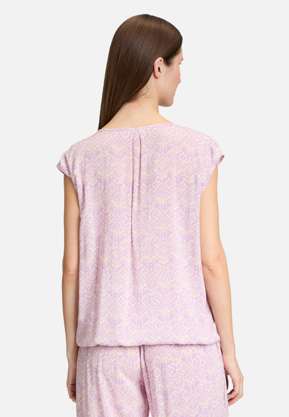 Casual-Bluse mit Muster / Modellfoto Rückseite