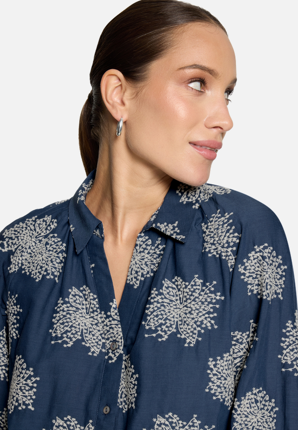 Oversized-Bluse  3/4 Arm mit Stickerei / Detailbild