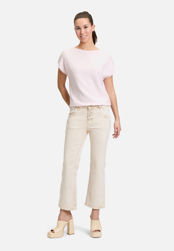 Strukturshirt kurzarm / Modellfoto Vorderseite (Outfit)