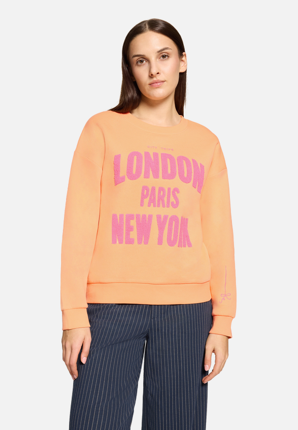 Sweatshirt mit Rippbündchen / Modellfoto Vorderseite