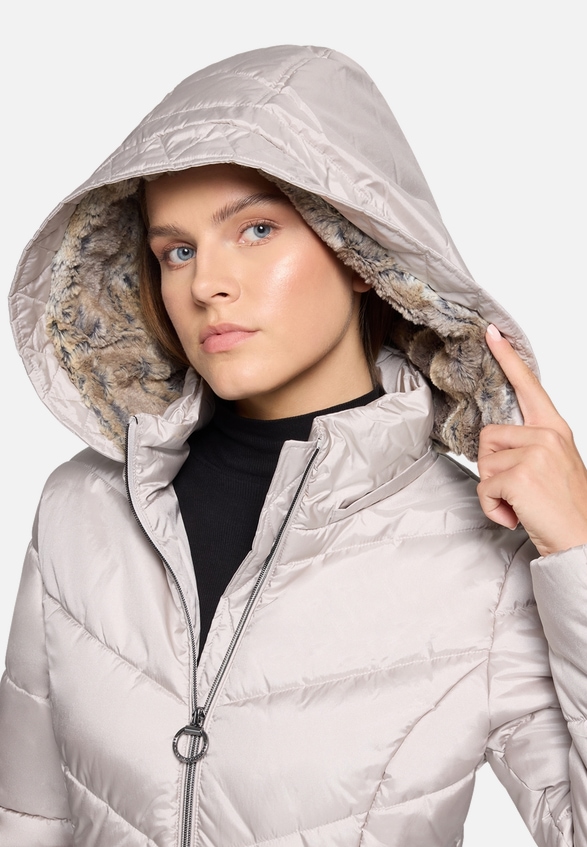 Outdoorjacke mit abnehmbarer Kapuze / Detailbild