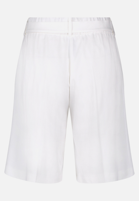 Shorts mit Bundfalten / Rückseite